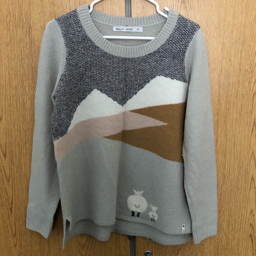 Pullover sweater
